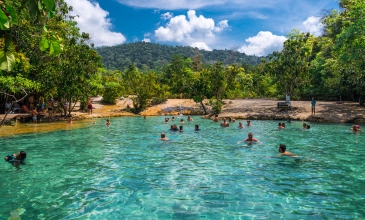 Horké prameny a koupání v Emerald Pool, Tiger Temple